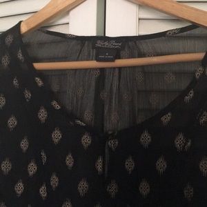 Lucky brand black shear blouse with gold print